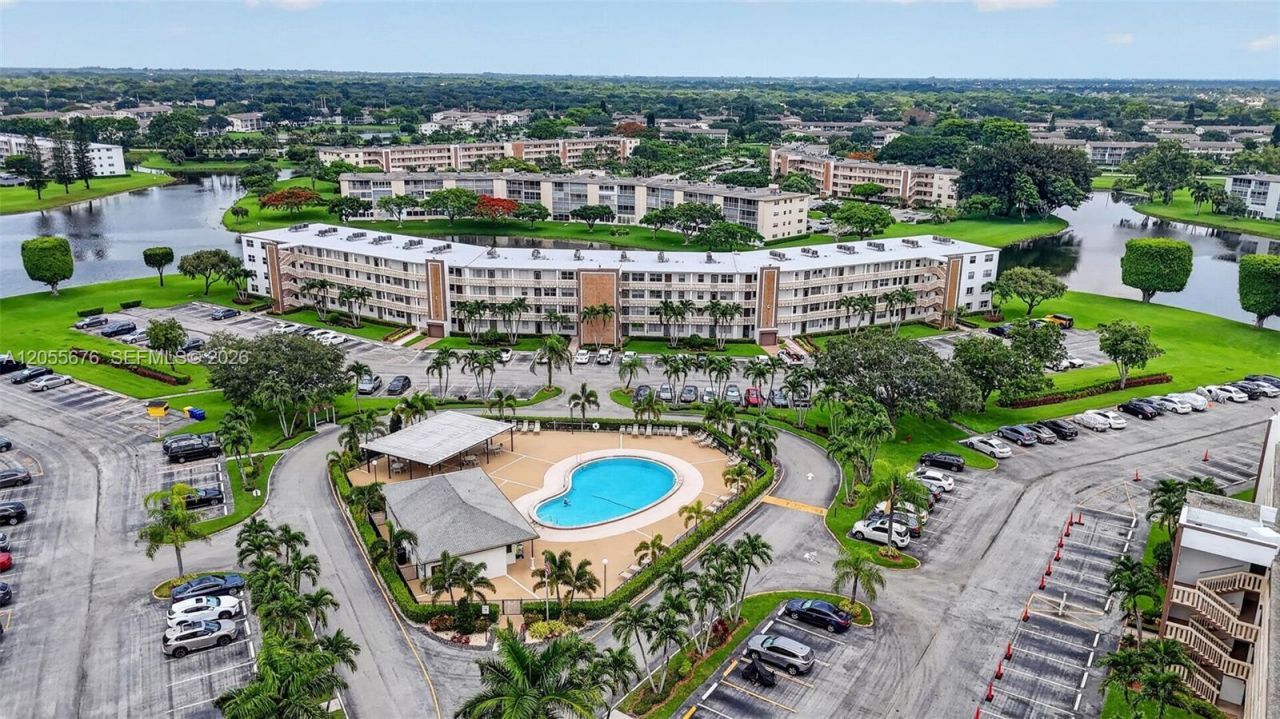 3052 Guildford C , Unit 3052, Boca Raton, FL 33434 Photo