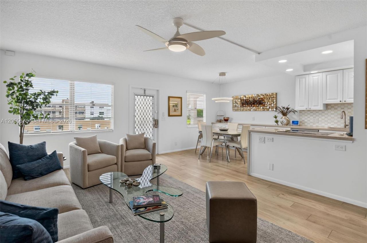 3052 Guildford C , Unit 3052, Boca Raton, FL 33434 Photo