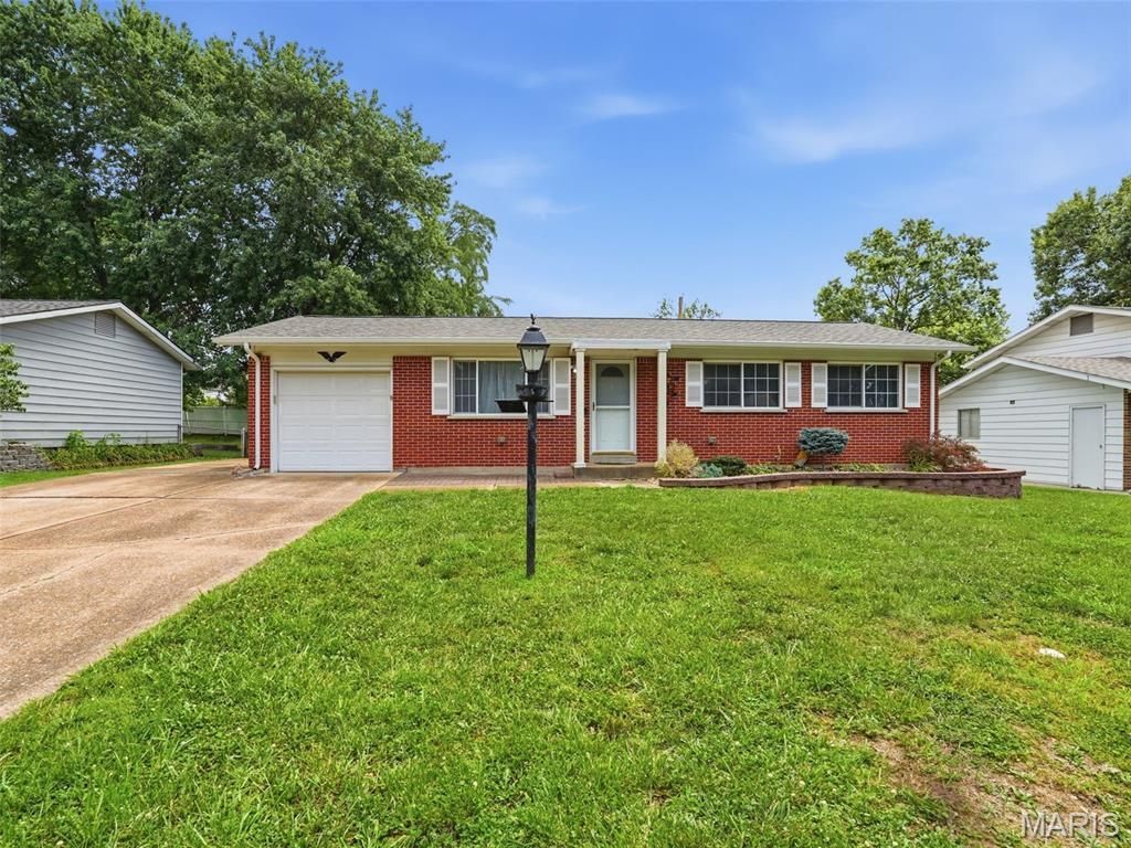 4514 Niagara Drive, Saint Louis, MO 63129 Main Photo