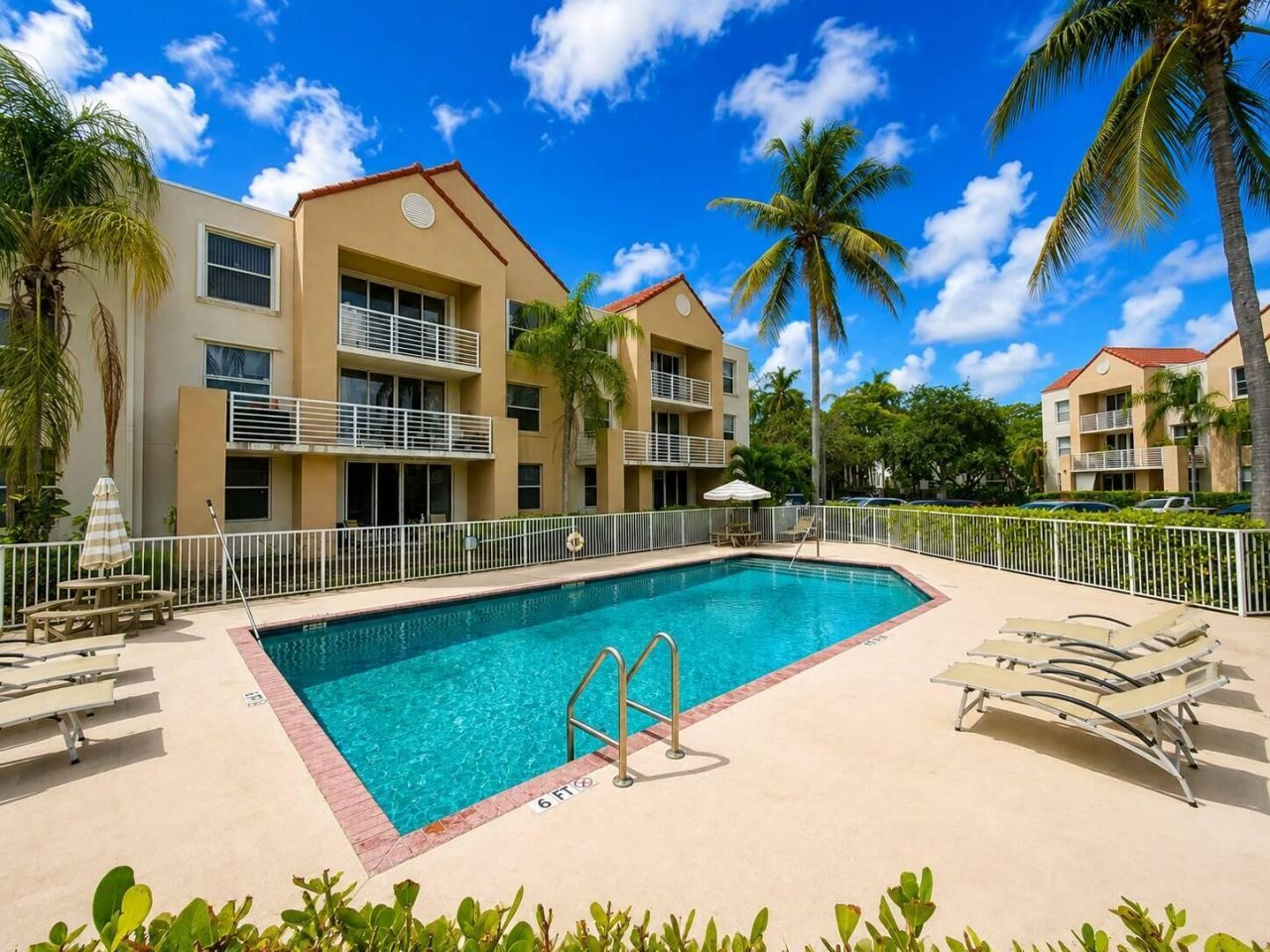 2721 Ocean Club Boulevard, Unit 304, Hollywood, FL 33019 Photo