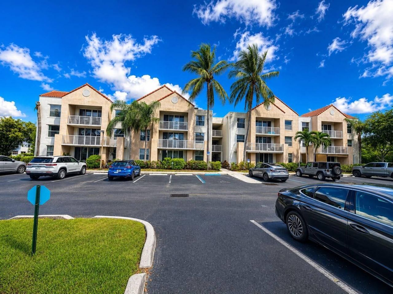 2721 Ocean Club Boulevard, Unit 304, Hollywood, FL 33019 Photo