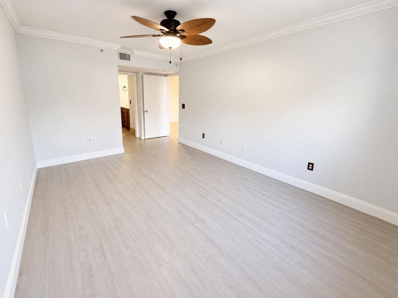 2721 Ocean Club Boulevard, Unit 304, Hollywood, FL 33019 Photo