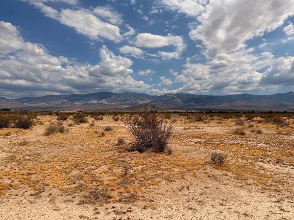 40 Rabbit Springs Road , Lucerne Valley, CA 92356