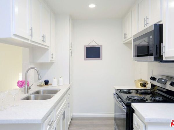 544 S Manhattan Place, Unit 304, Los Angeles, CA 90020