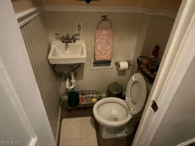 25200 Glenbrook Boulevard, Euclid, OH 44117 Photo 4