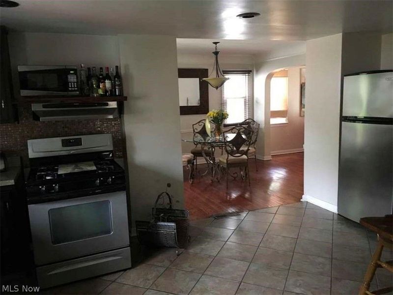 25200 Glenbrook Boulevard, Euclid, OH 44117 Photo 9