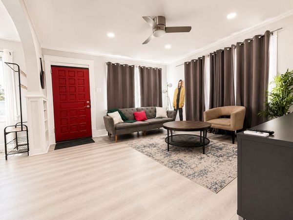 1124 Los Tomases Drive NW, Albuquerque, NM 87102