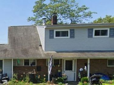 15 HOLLYHOCK LANE, LEVITTOWN, PA 19055