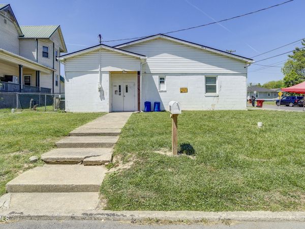 300 West Chilhowie Avenue, Johnson City, TN 37601