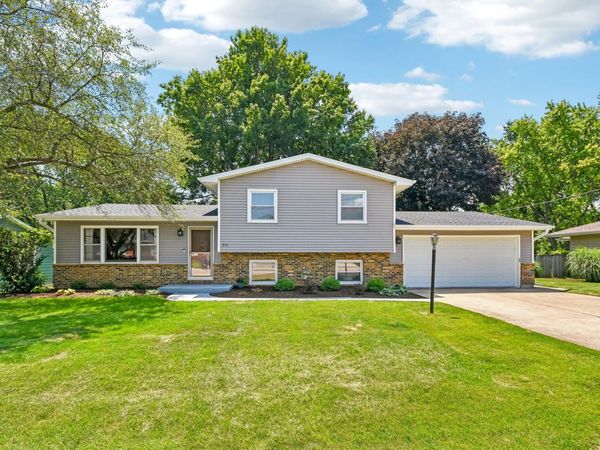 213 E Willow Street, Elburn, IL 60119