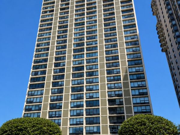 5733 N SHERIDAN Road, Unit 6C, Chicago, IL 60660