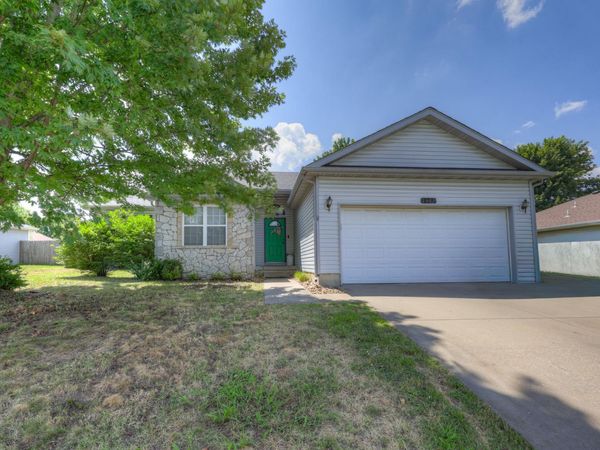 1623 Sophia Street , Carthage, MO 64836