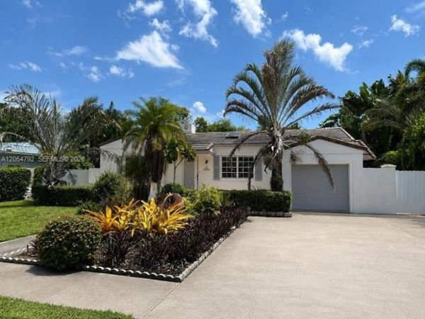1102 NE 117th St , Biscayne Park, FL 33161