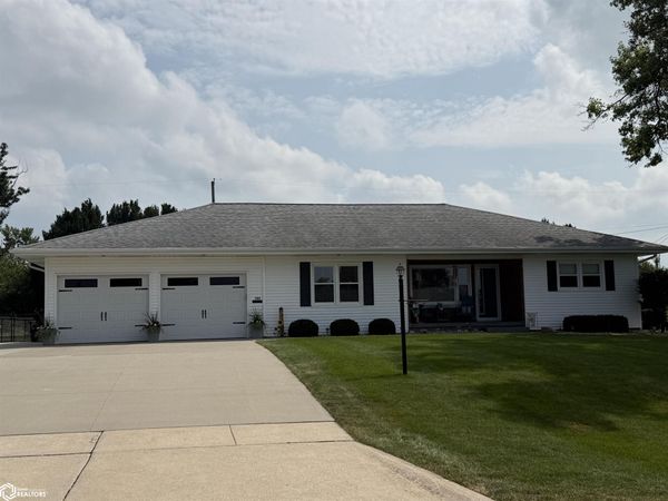 104 Crestview Drive, Marshalltown, IA 50158