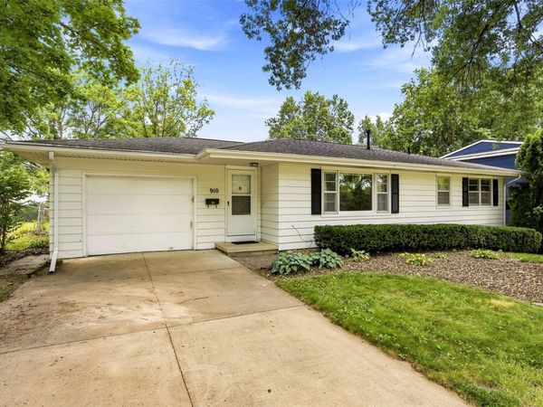 910 Talwrn Court , Iowa City, IA 52246