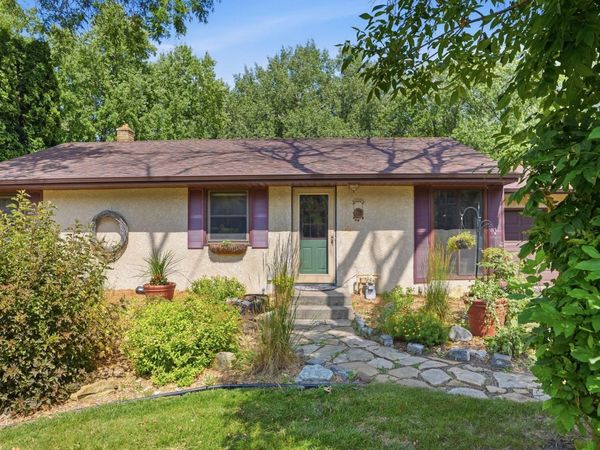 2686 Victoria Street N, Roseville, MN 55113