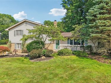 8127 Rolling Brook Road, Sagamore Hills, OH 44067