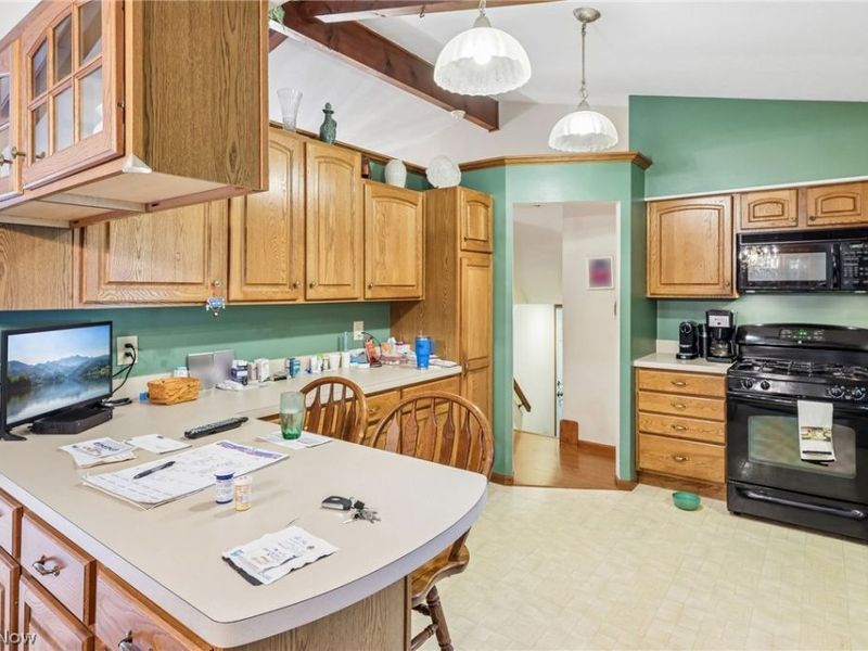8127 Rolling Brook Road, Sagamore Hills, OH 44067 Photo 10