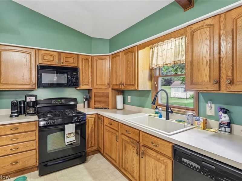 8127 Rolling Brook Road, Sagamore Hills, OH 44067 Photo 11