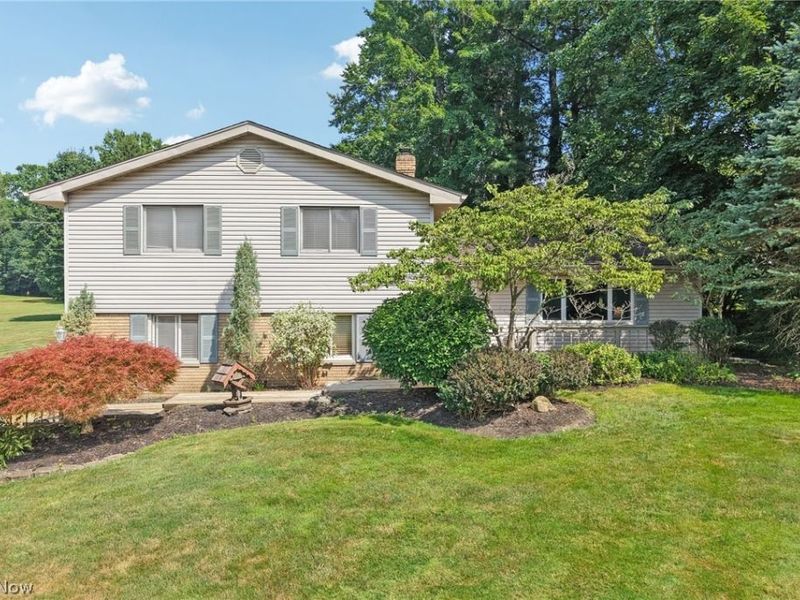 8127 Rolling Brook Road, Sagamore Hills, OH 44067 Photo 2