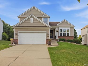 866 Canyon Creek Drive, Holly Township, Mi 48442