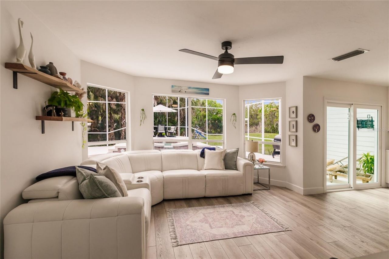 1587 Firethorne Lakes Drive, Sarasota, FL 34240 Photo