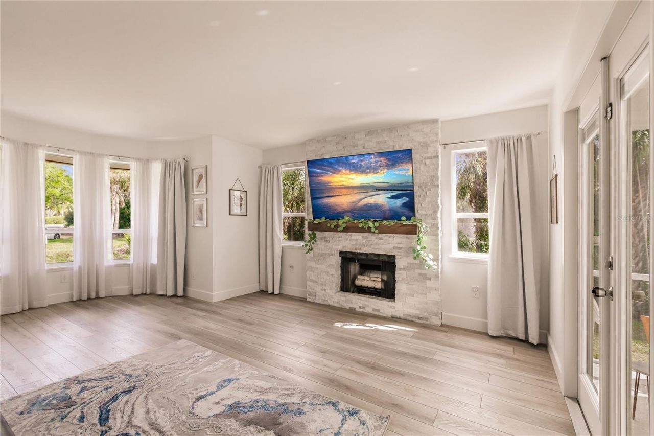 1587 Firethorne Lakes Drive, Sarasota, FL 34240 Photo
