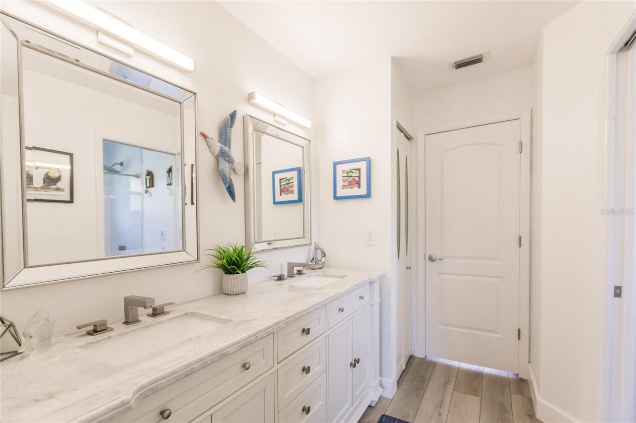 1587 Firethorne Lakes Drive, Sarasota, FL 34240 Photo