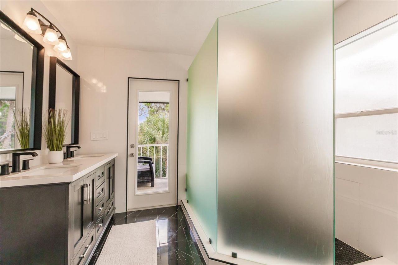1587 Firethorne Lakes Drive, Sarasota, FL 34240 Photo