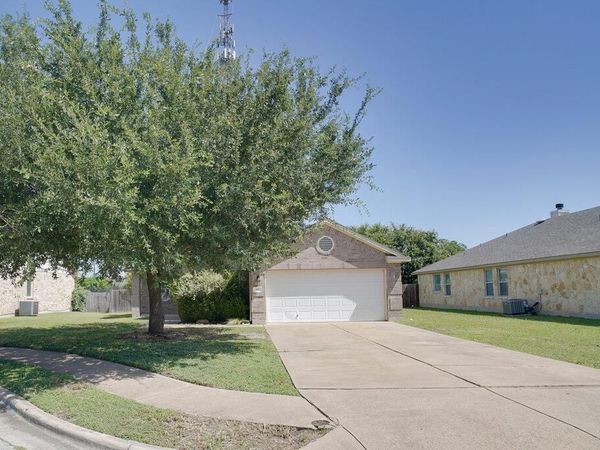311 Gainer DR, Hutto, TX 78634