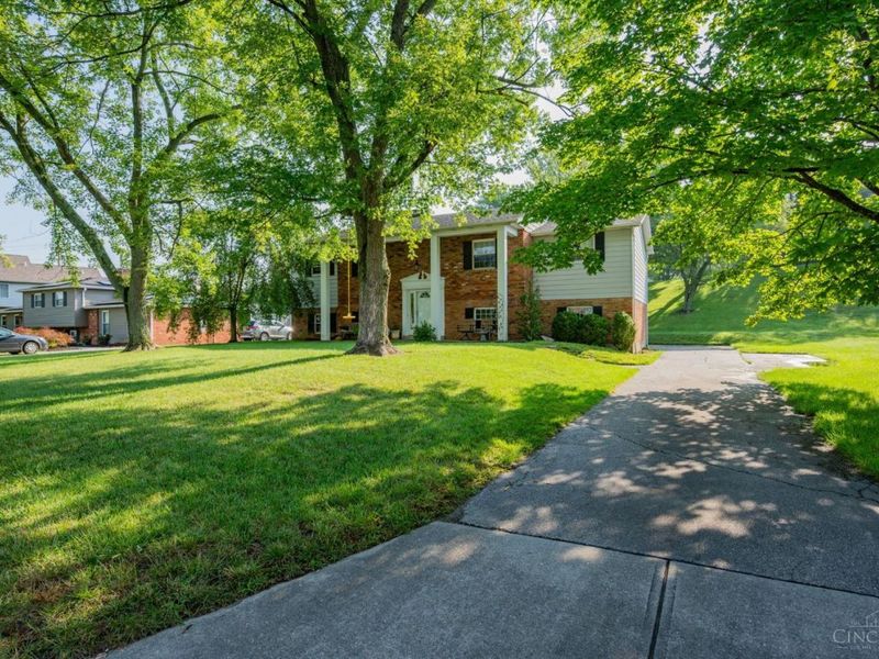 10370 KINGSPORT Drive, Evendale, OH 45241 Photo 4