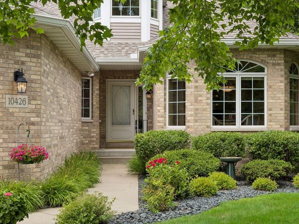 10426 Eagle Pointe Circle , Woodbury, MN 55129