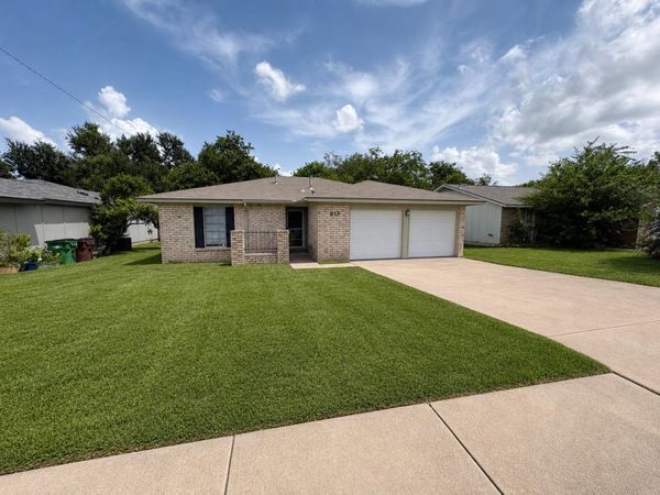 817 Cactus DR , Round Rock, TX 78681