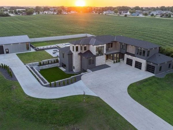3116 Sunner Avenue , Spirit Lake, IA 51360