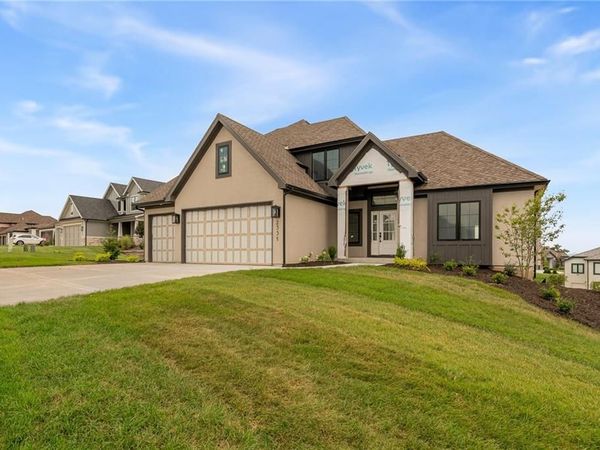 13547 Terrace Park Drive, Parkville, MO 64152