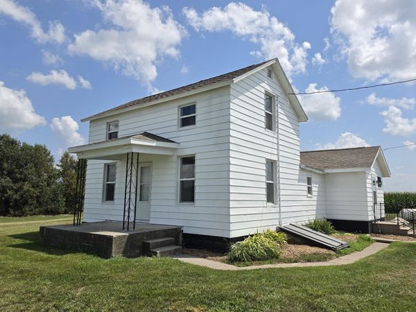 1533 ELDER, West Liberty, IA 52776