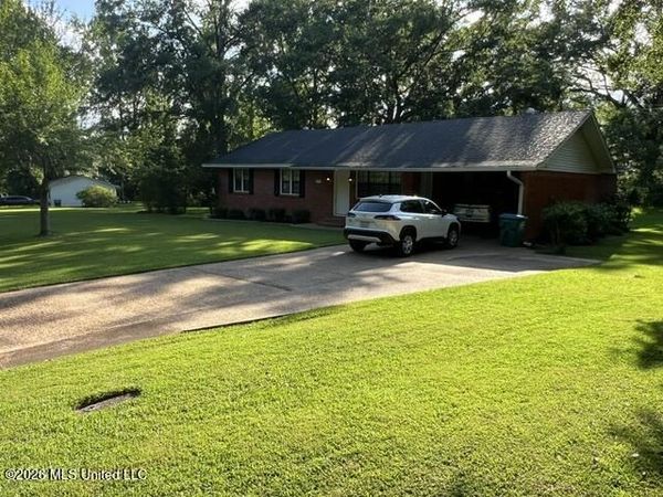 1510 W Govan Street, Grenada, MS 38901