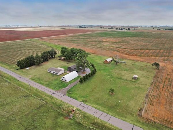 10716 N 2010 Road, Elk City, OK 73644