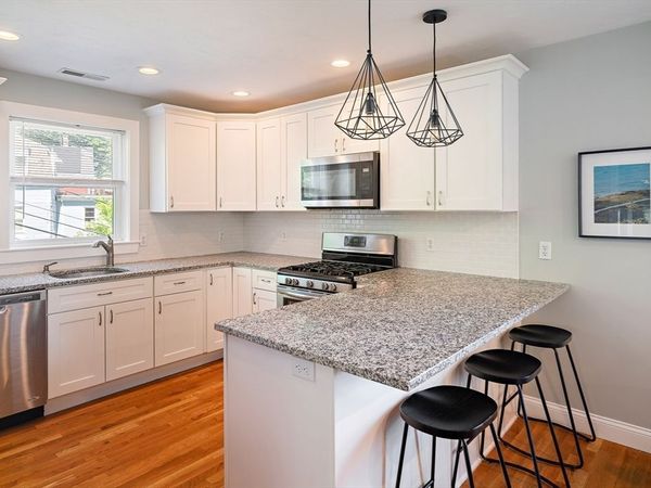 32 Oakland Street, Unit 32, Newton, MA 02458
