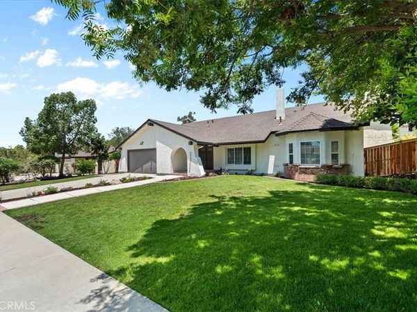 2463 Falling Oak, Riverside, CA 92506