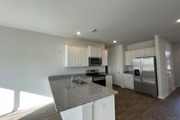 190 Oakwood Boulevard photo 4