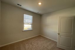 190 Oakwood Boulevard photo 4