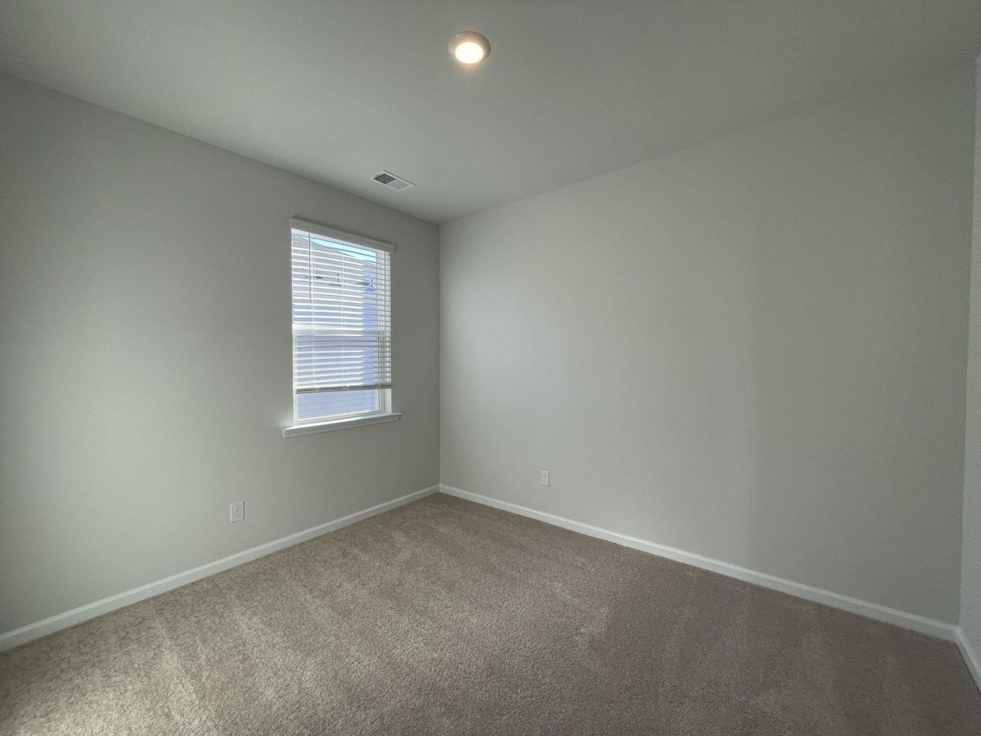 190 Oakwood Boulevard Photo 6