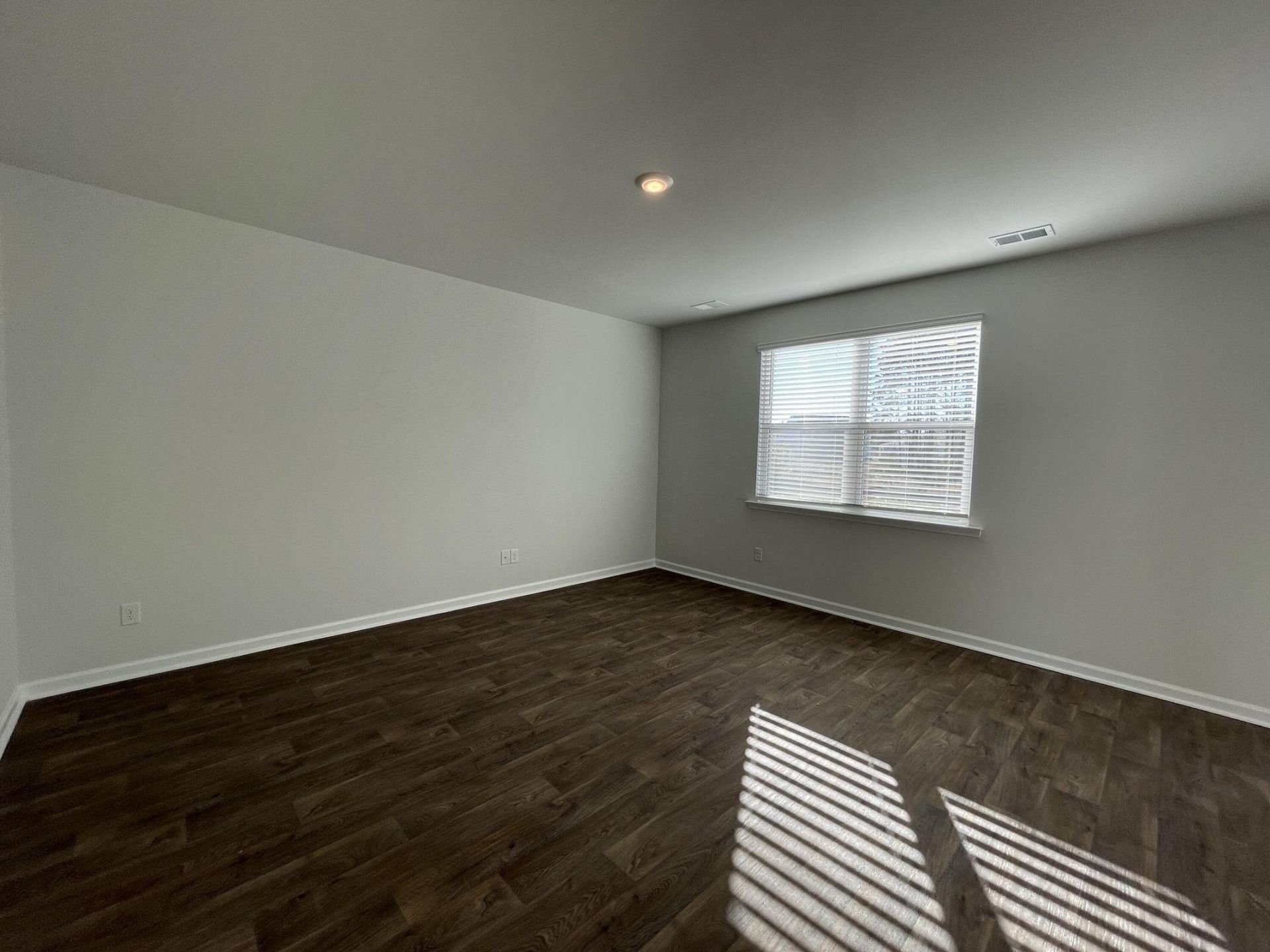 190 Oakwood Boulevard Photo 7