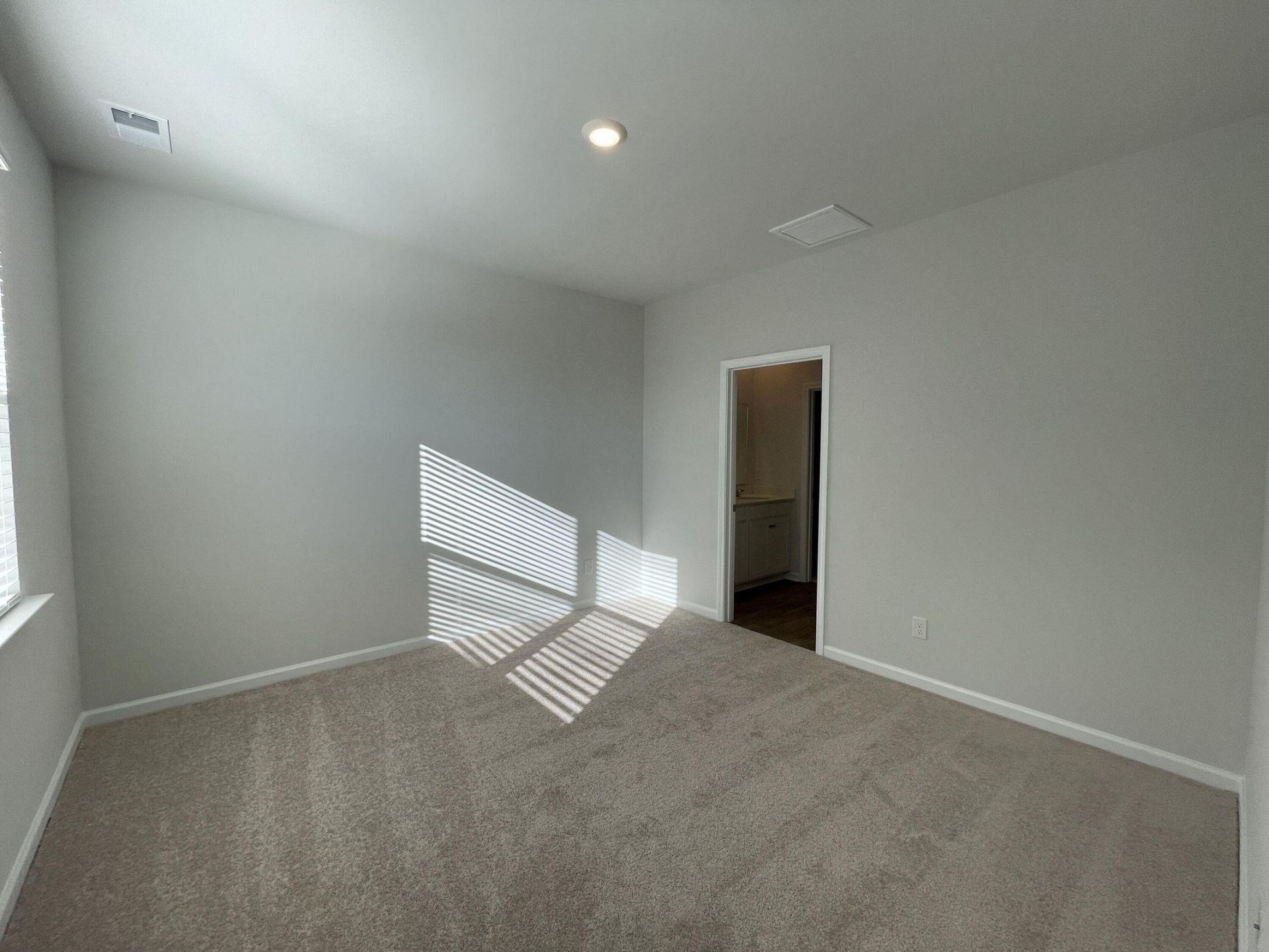190 Oakwood Boulevard Photo 8