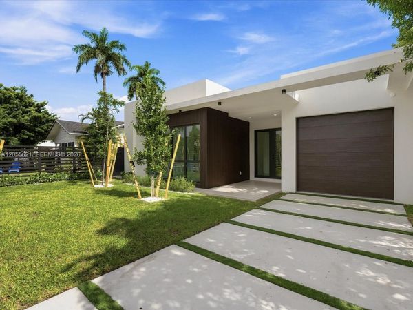 1621 SW 11th Ter , Miami, FL 33135