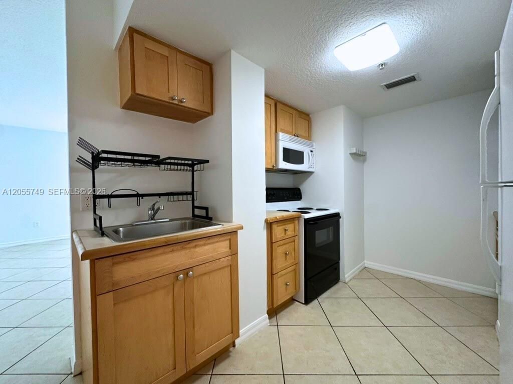 2630 SW 28th St , Unit 44, Miami, FL 33133 Photo