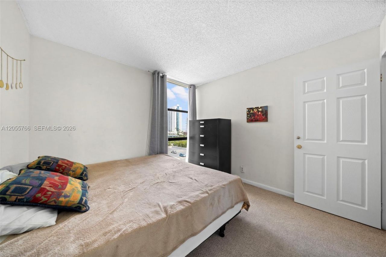 16919 N Bay Rd , Unit 821, Sunny Isles Beach, FL 33160 Photo