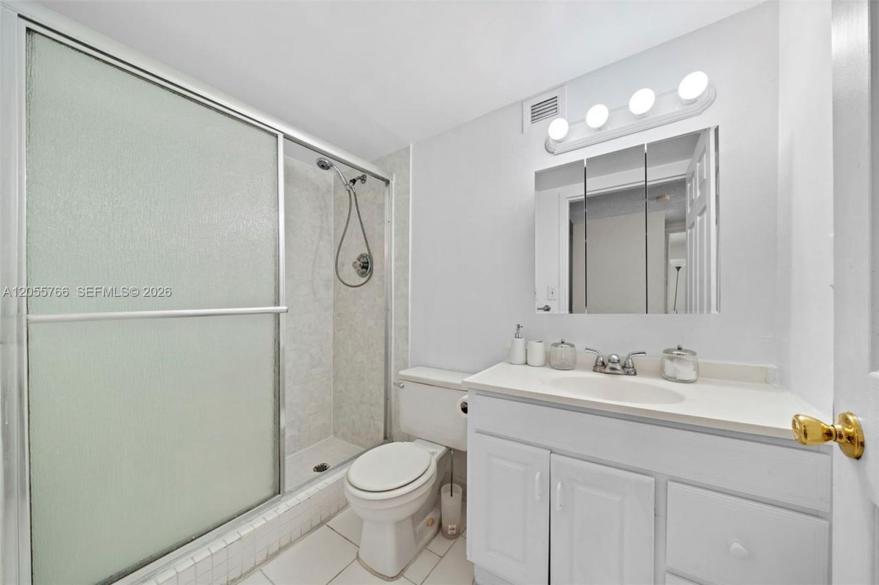 16919 N Bay Rd , Unit 821, Sunny Isles Beach, FL 33160 Photo