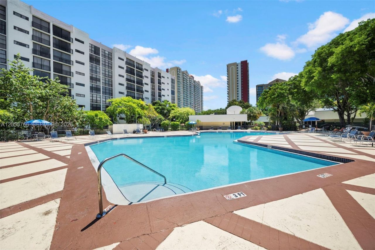 16919 N Bay Rd , Unit 821, Sunny Isles Beach, FL 33160 Photo